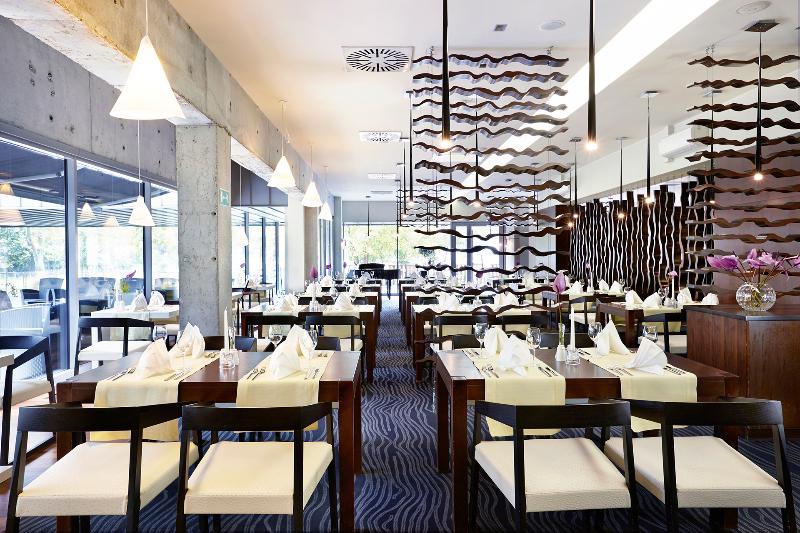Royal Tulip Sand Kolobrzeg Bagian luar foto The restaurant