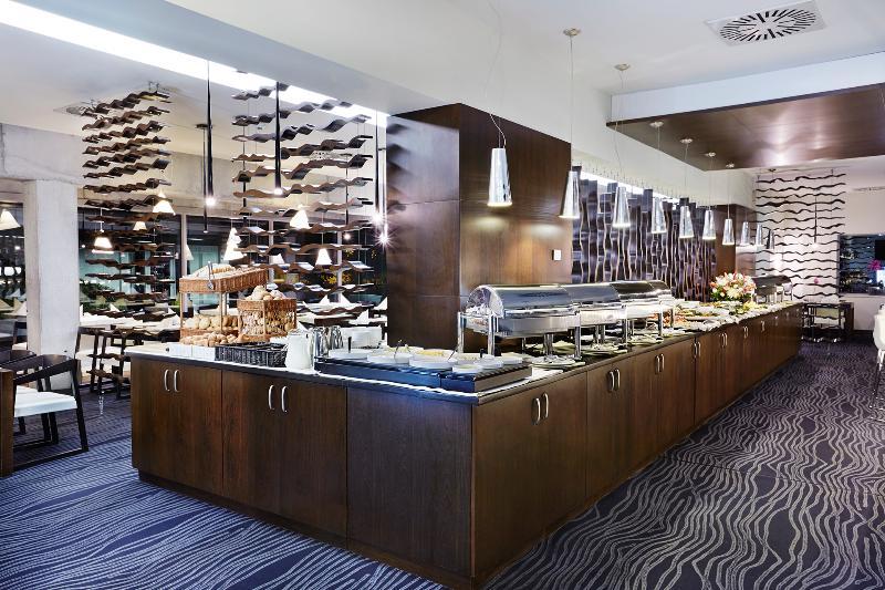 Royal Tulip Sand Kolobrzeg Bagian luar foto The buffet at the lounge