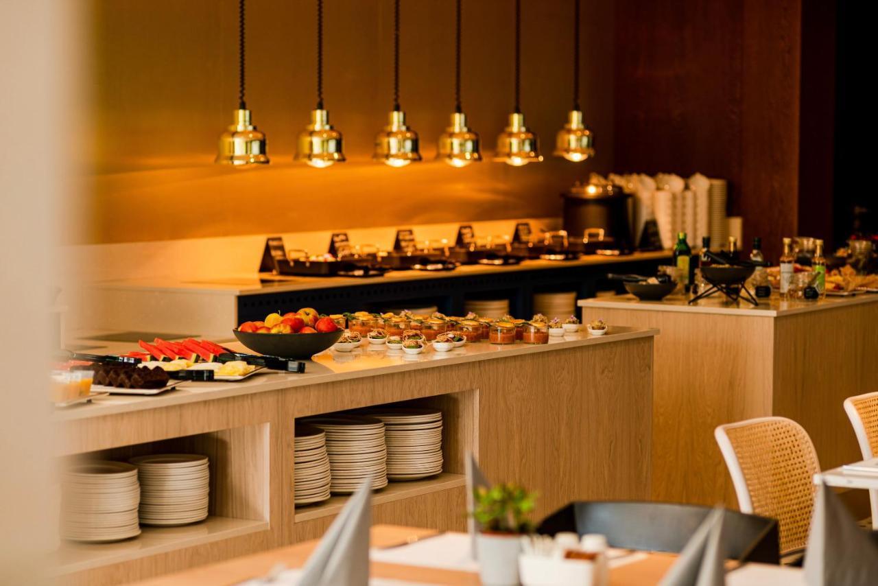 Royal Tulip Sand Kolobrzeg Bagian luar foto The buffet at the lounge