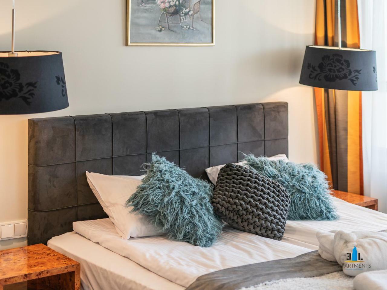 Royal Tulip Sand Kolobrzeg Bagian luar foto A bed with a headboard